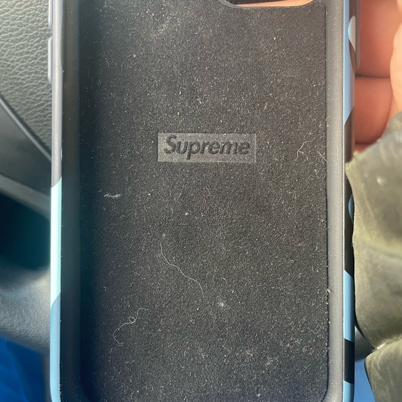 SUPREME CAMO BLUE IPHONE CASE - Picture 2 of 3